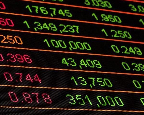 Pandora A/S modular strategy reshapes accessible-luxury margins